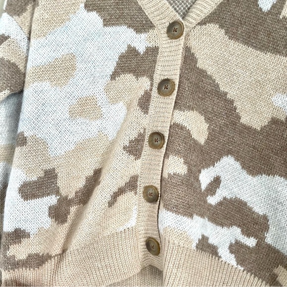 Lucky Brand Boxy Camouflage Print Knit Cardigan Sweater Tan Size Medium - Picture 4 of 8